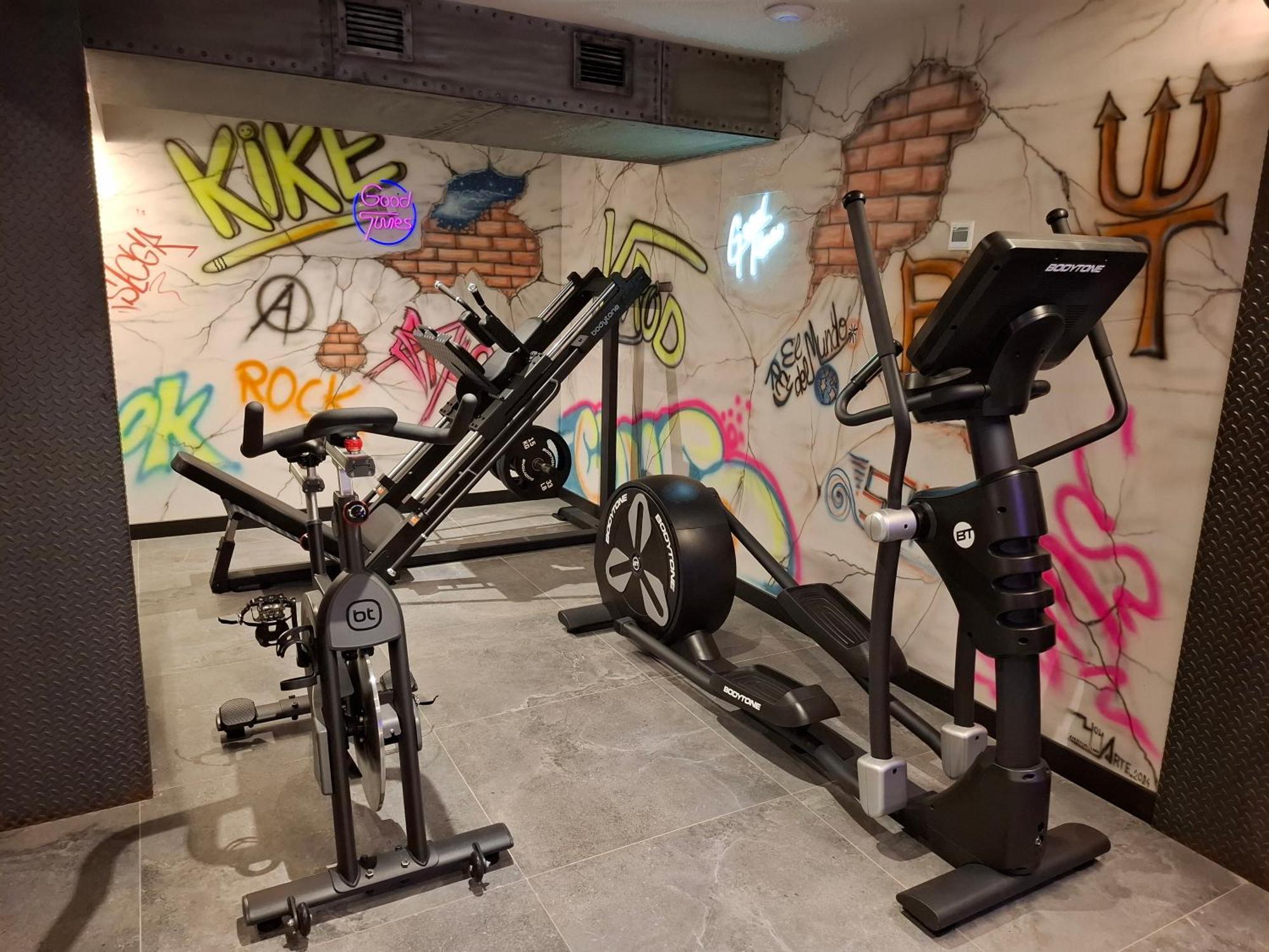 Apartamentos Turisticos Identia Sport León Eksteriør billede